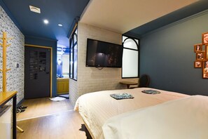 Deluxe Room | Desk, soundproofing, rollaway beds, free WiFi