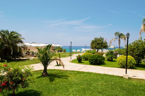 Bar en bord de piscine