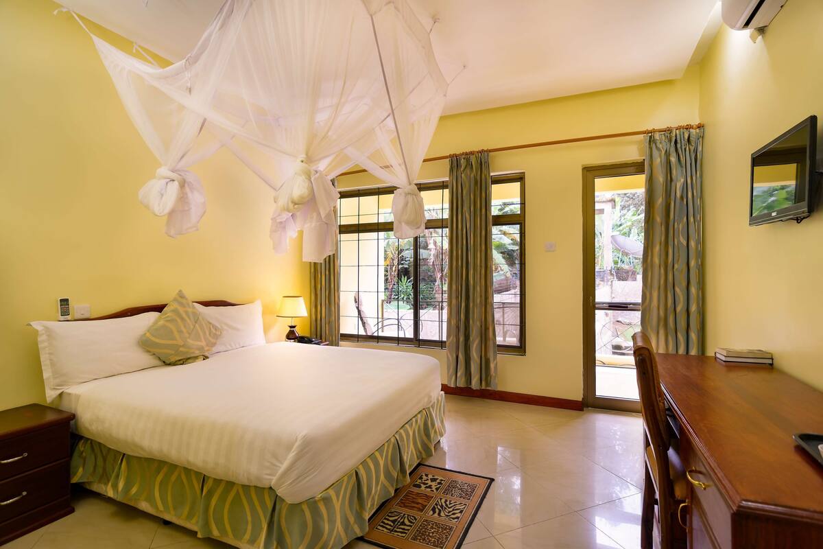 1 bedroom, in-room safe, desk, soundproofing