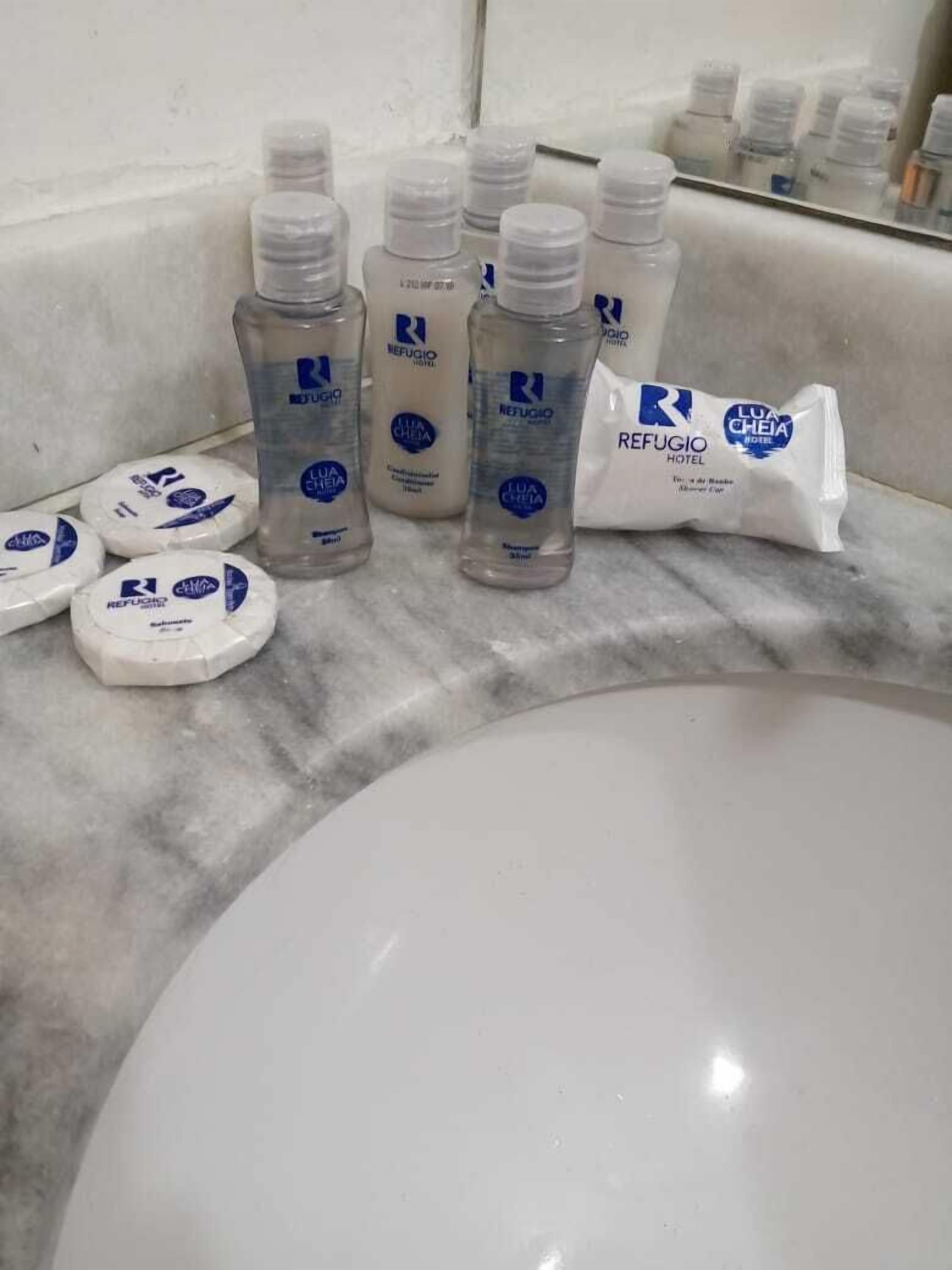 standard twin room | bathroom | shower, free toiletries, hair dryer, towels