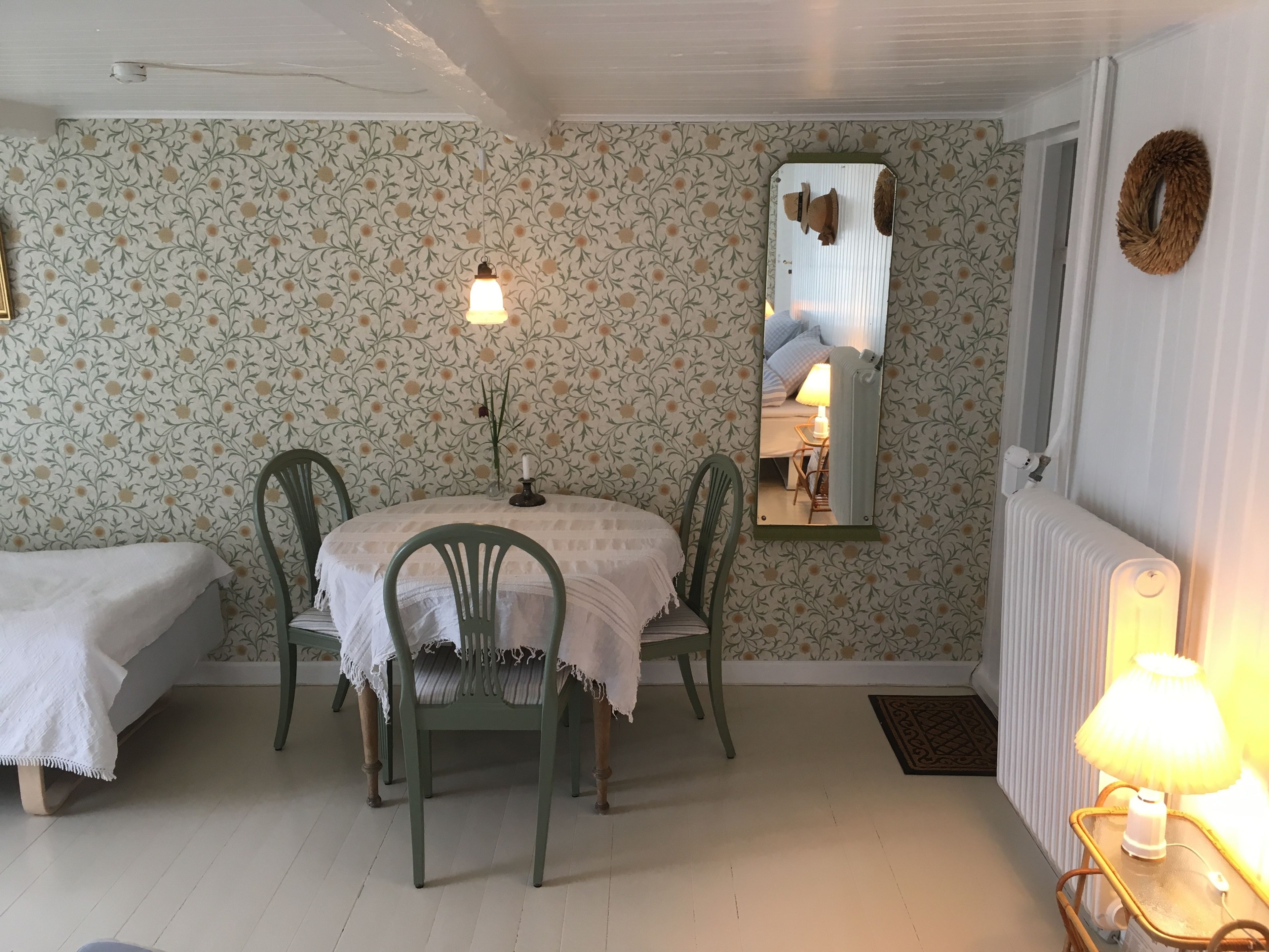 Vierbettzimmer, Gemeinschaftsbad, Poolseite (Værelse 1)