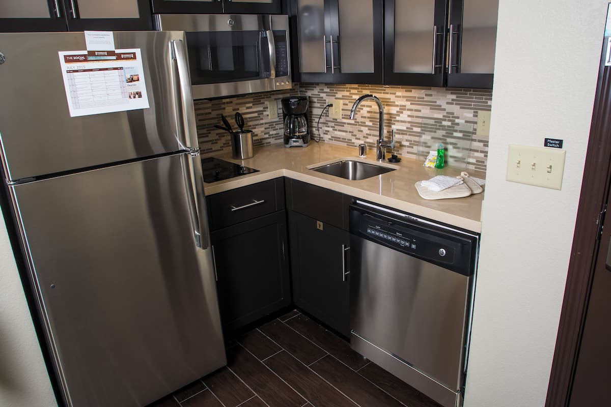 fridge, microwave, stovetop, dishwasher