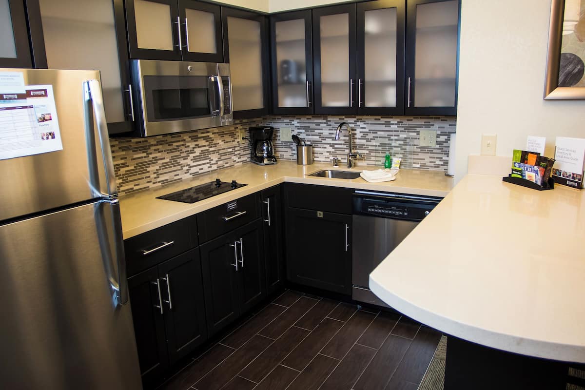 fridge, microwave, stovetop, dishwasher