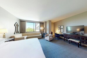 Suite – junior, 1 kingsize-seng med sovesofa | Allergitestet sengetøy, dundyner, safe på rommet og skrivebord