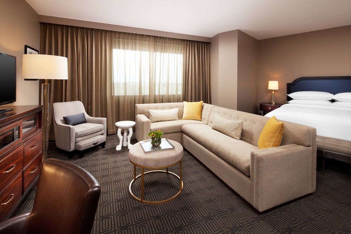 Junior Suite, 1 Double Bed | Hypo-allergenic bedding, down comforters, in-room safe, desk