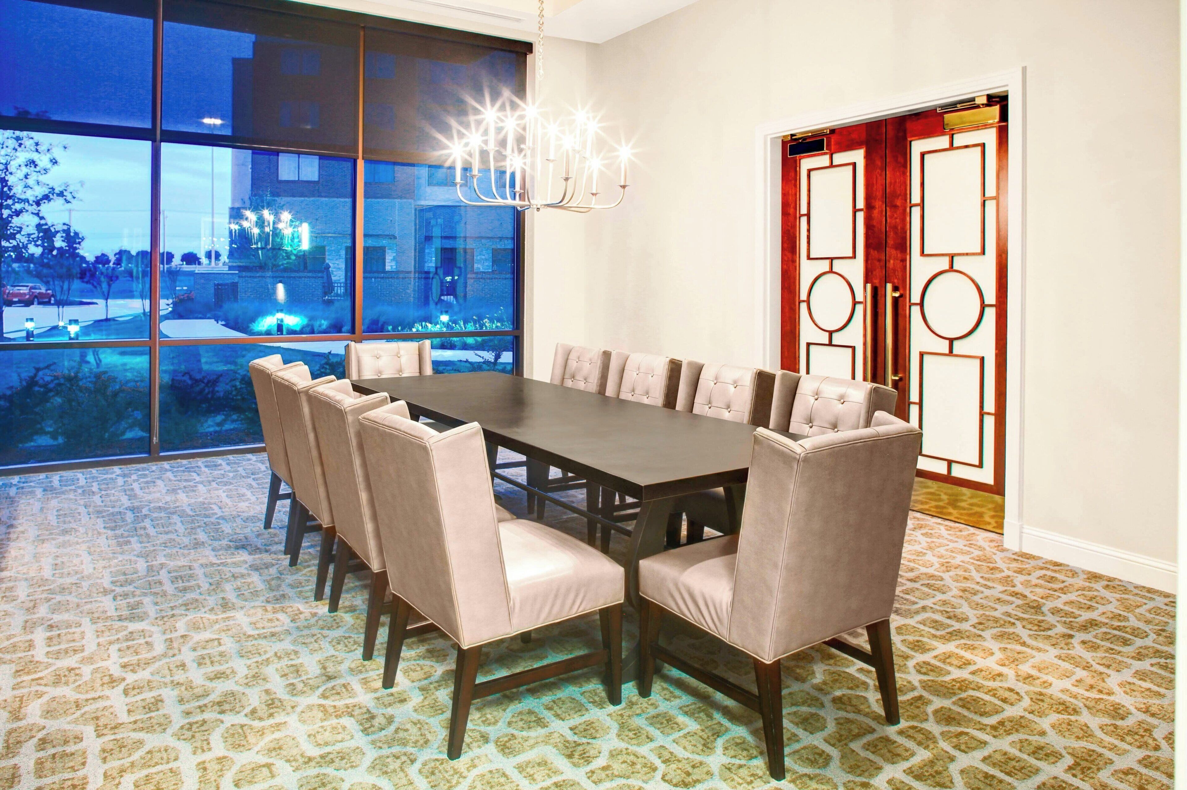 breakfast, lunch and dinner served