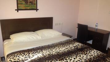 Double Room | Desk, soundproofing, rollaway beds, free WiFi