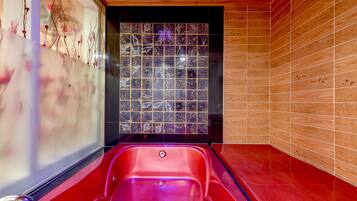 Jetted bathtub