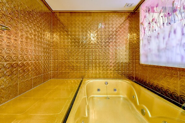 Deluxe Room | Jetted tub