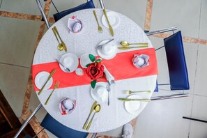 Breakfast, lunch and dinner served - Hotel Aquiline (Arusha)