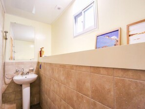 Standard Room (2 Persons) | Bathroom - Kidari Guesthouse (Busan)
