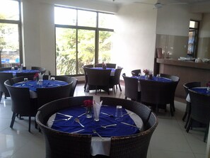 Breakfast, lunch and dinner served