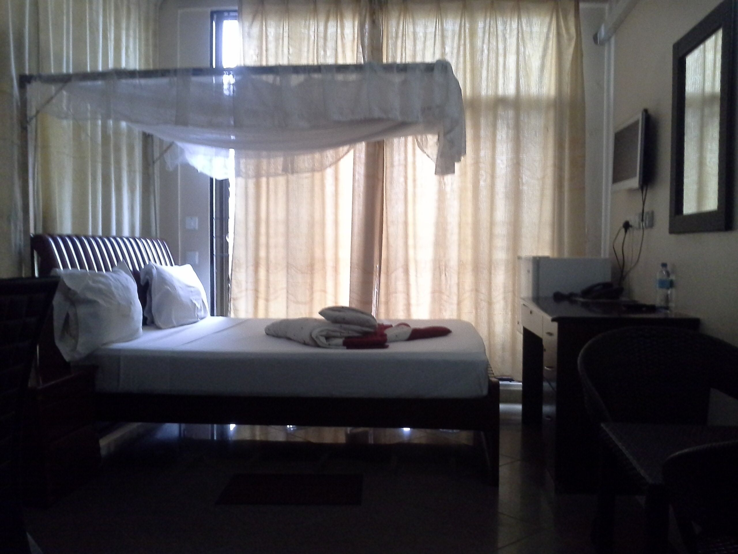 Escritorio, cunas, camas plegables/adicionales y wifi gratis 