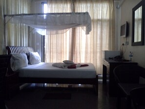 Escritorio, cunas, camas plegables/adicionales y wifi gratis 