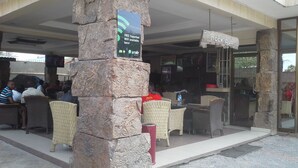 Sports bar - Golden Park Hotel (Dar es Salaam)