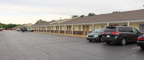 Exterior - Regency Inn (Pittsburg)