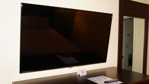 Desk, free WiFi, bed sheets - Regency Inn (Pittsburg)