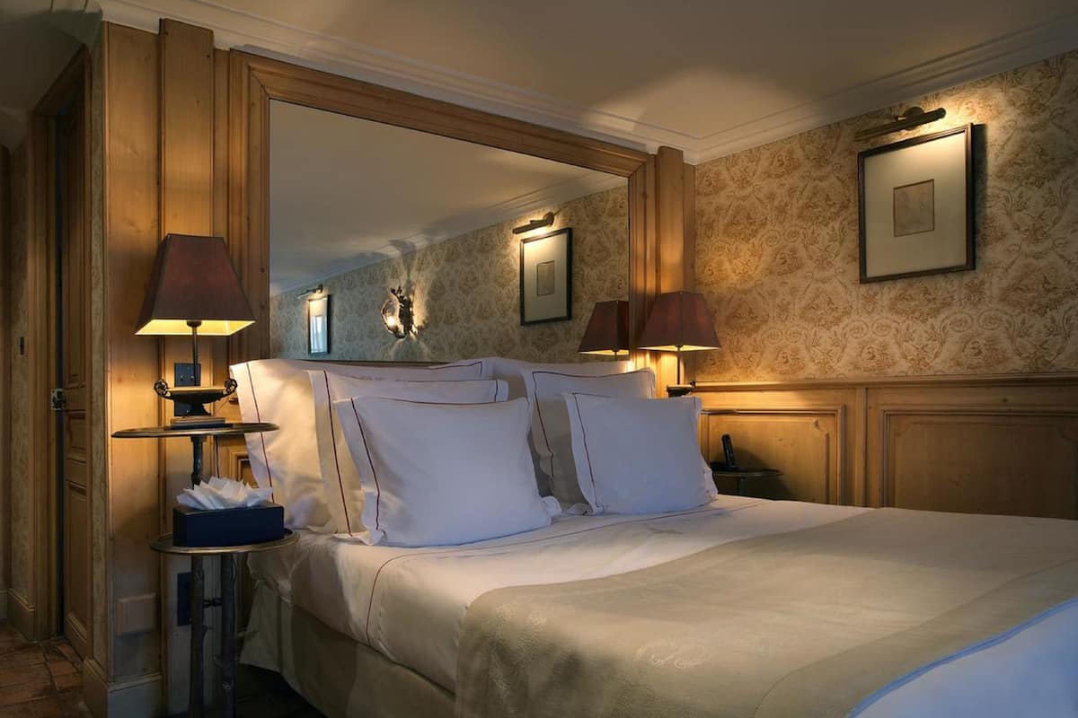 standard double room | minibar, in-room safe, desk, soundproofing