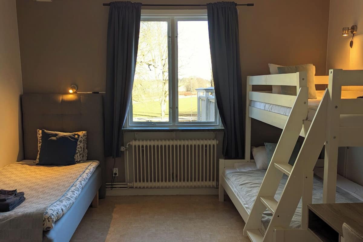 Individually decorated, free WiFi, bed sheets