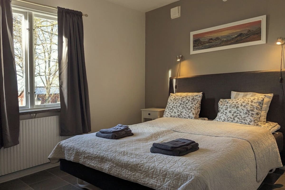 Individually decorated, free WiFi, bed sheets
