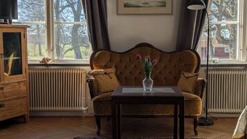 Svit Comfort - 2 sovrum - utsikt mot innergården | Individuell inredning, gratis wi-fi och sängkläder