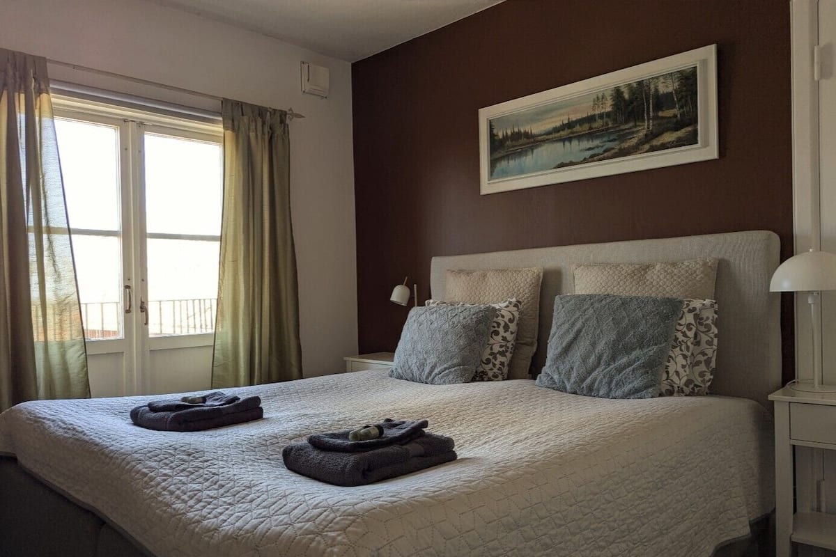 Individually decorated, free WiFi, bed sheets
