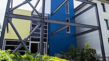 Pintu masuk properti