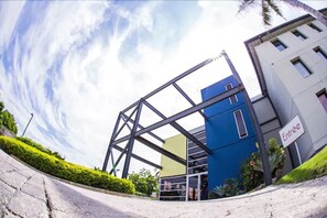 Exterior - Servotel (Port-au-Prince)