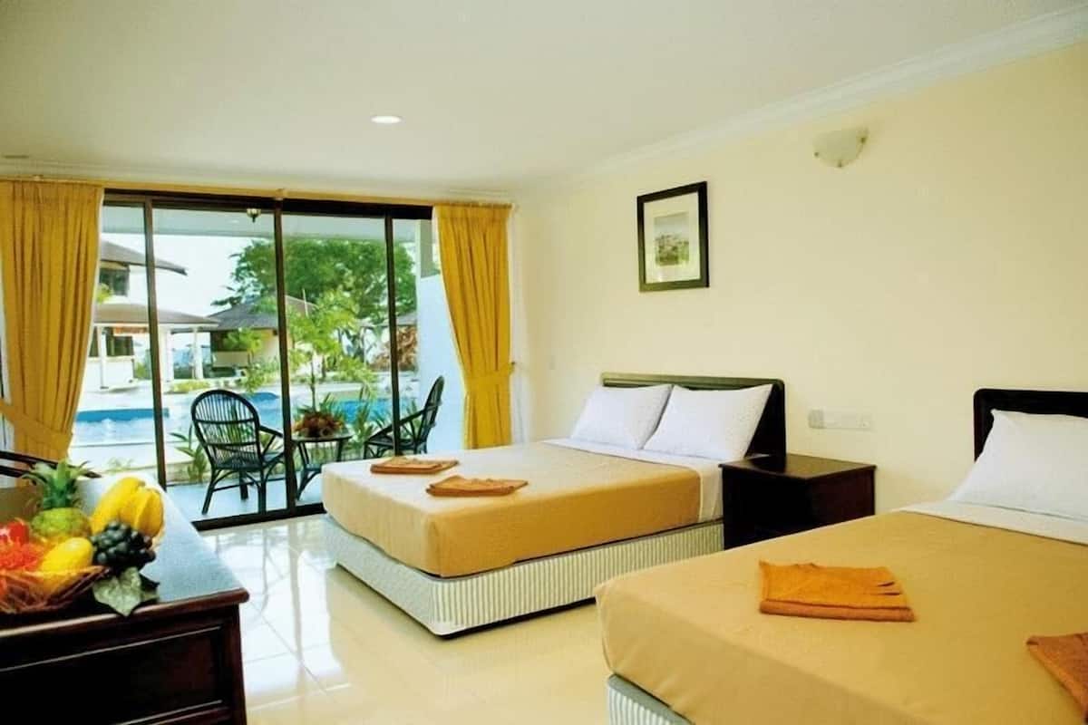 Super Deluxe | Minibar, in-room safe, desk, iron/ironing board (on request)