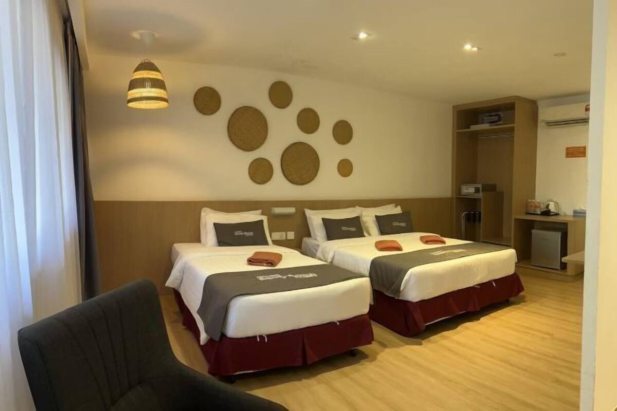 Minibar, in-room safe, desk, iron/ironing board (on request)