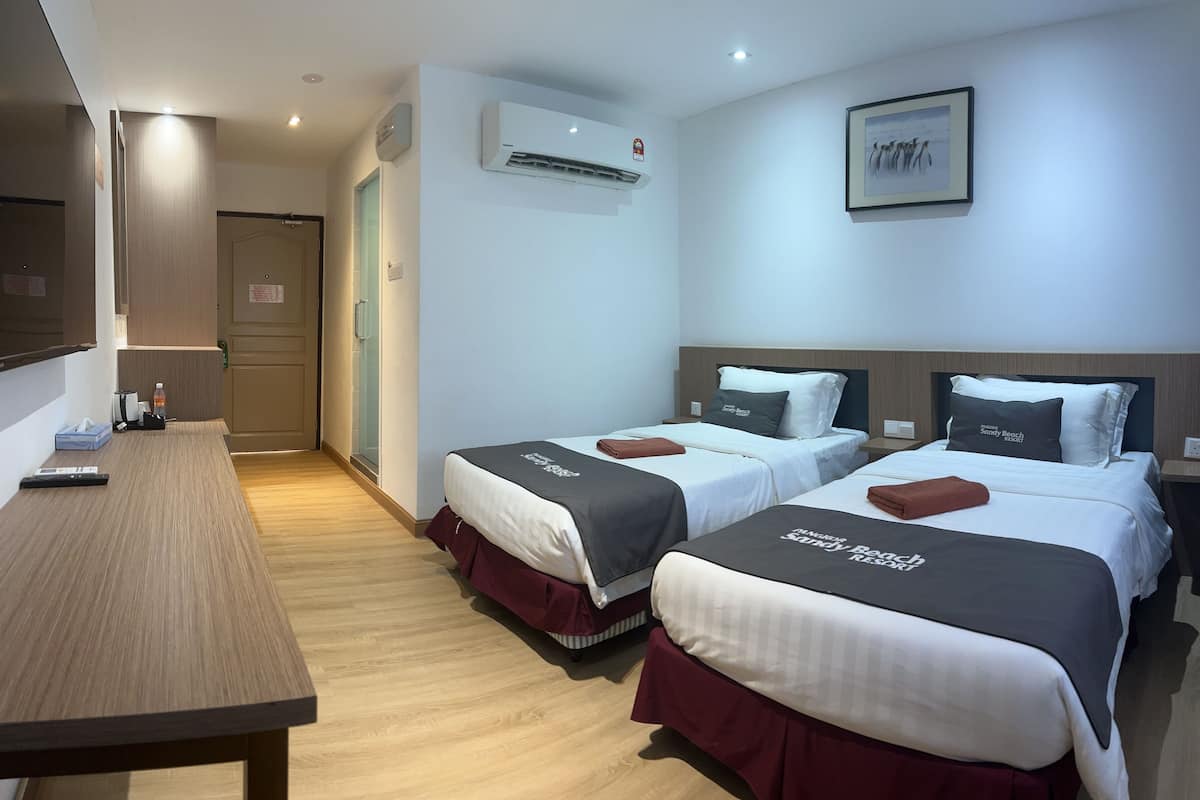 Superior Twin Room | Minibar, in-room safe, desk, iron/ironing board (on request)