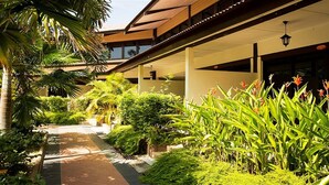 Minibar, in-room safe, desk, iron/ironing board (on request) - Pangkor Sandy Beach Resort (Pangkor Island)
