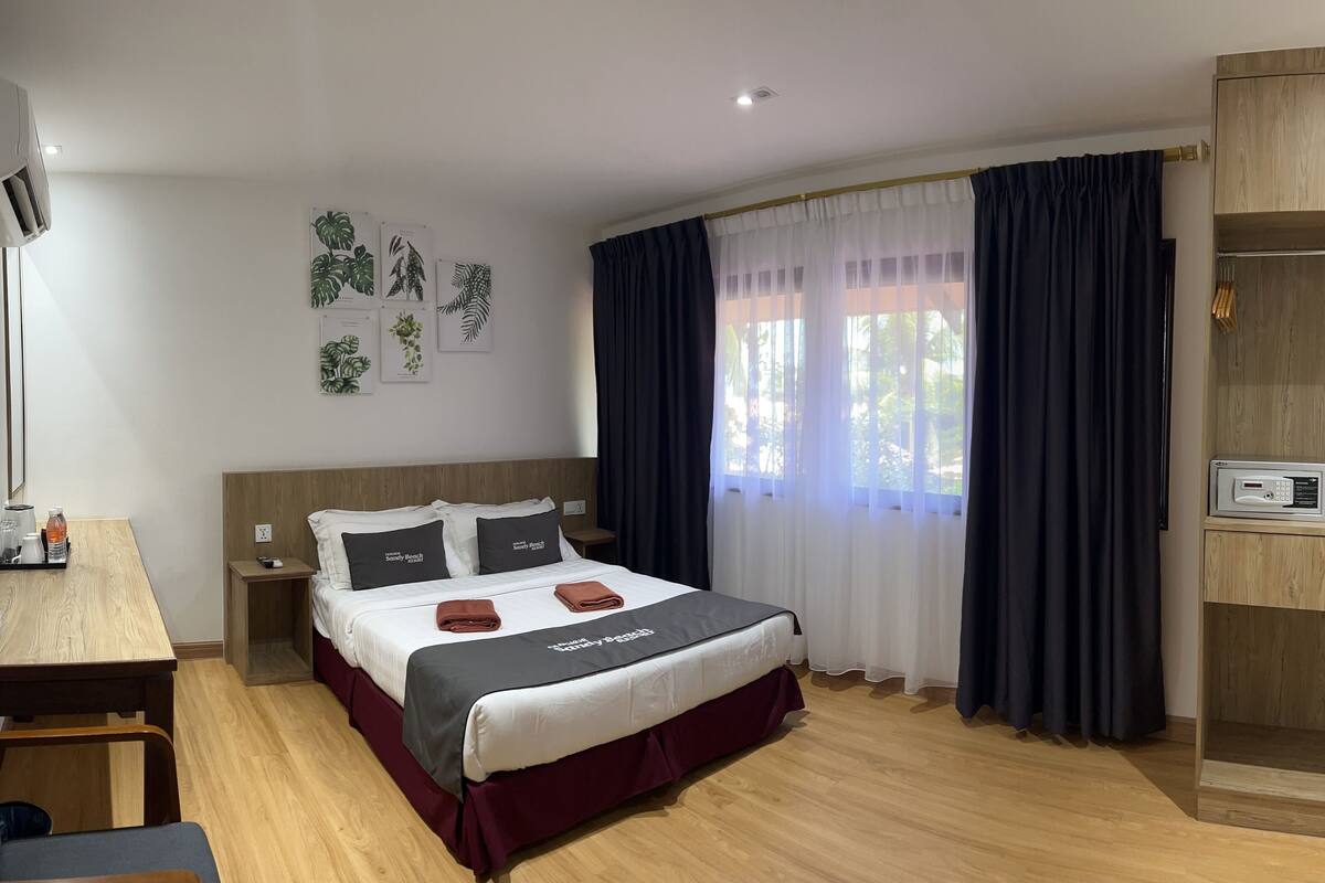 Superior Double Room | Minibar, in-room safe, desk, iron/ironing board (on request)