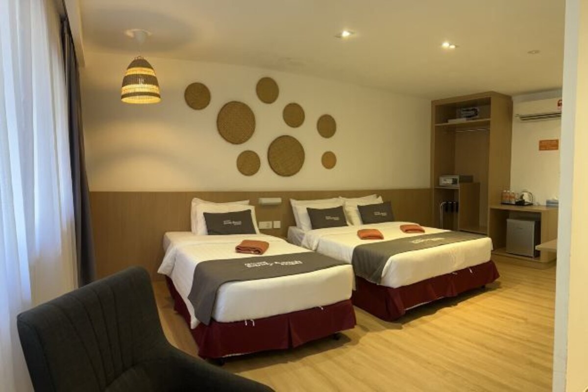 Minibar, in-room safe, desk, iron/ironing board (on request)