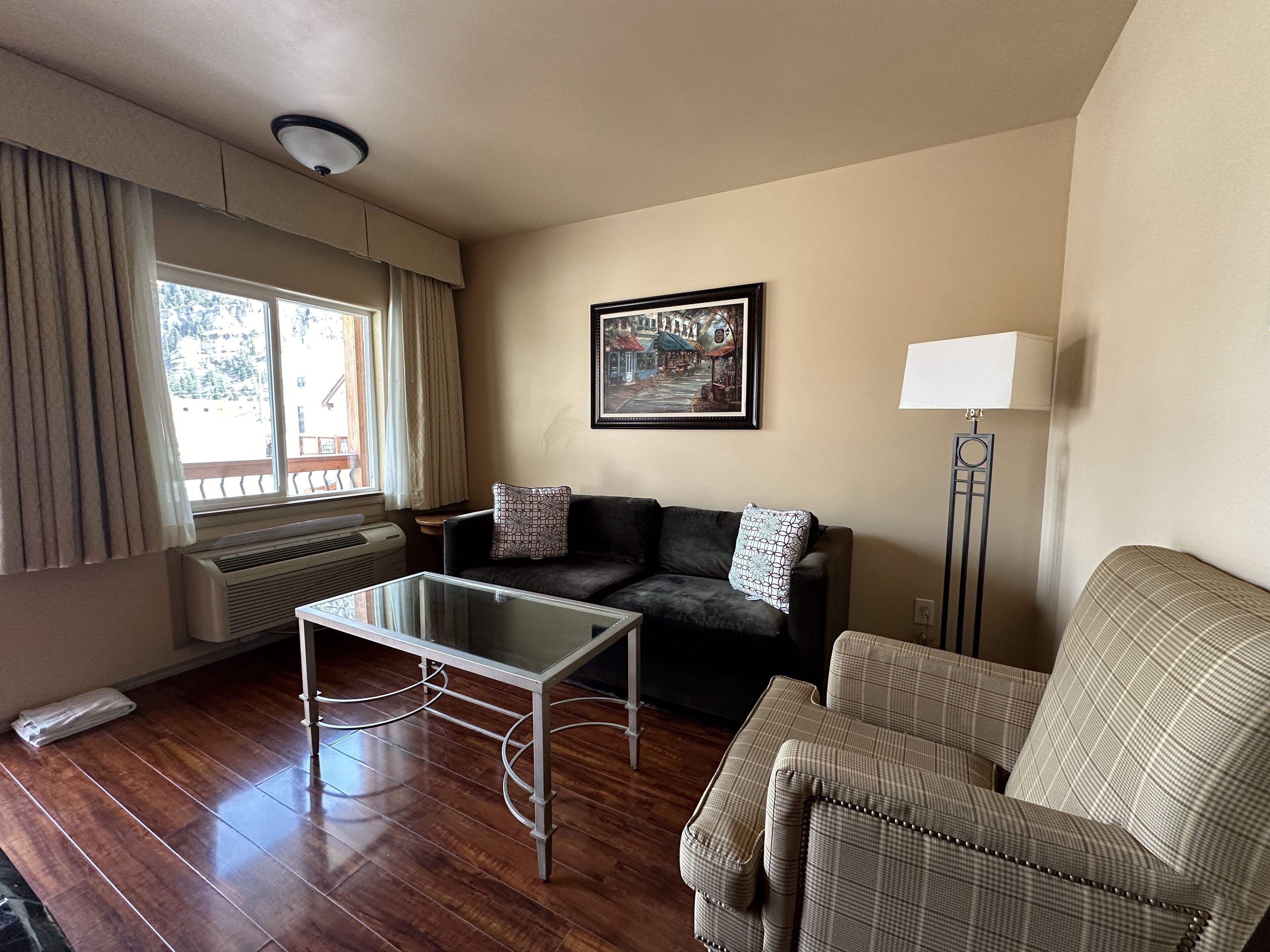 Suite | Living area | TV