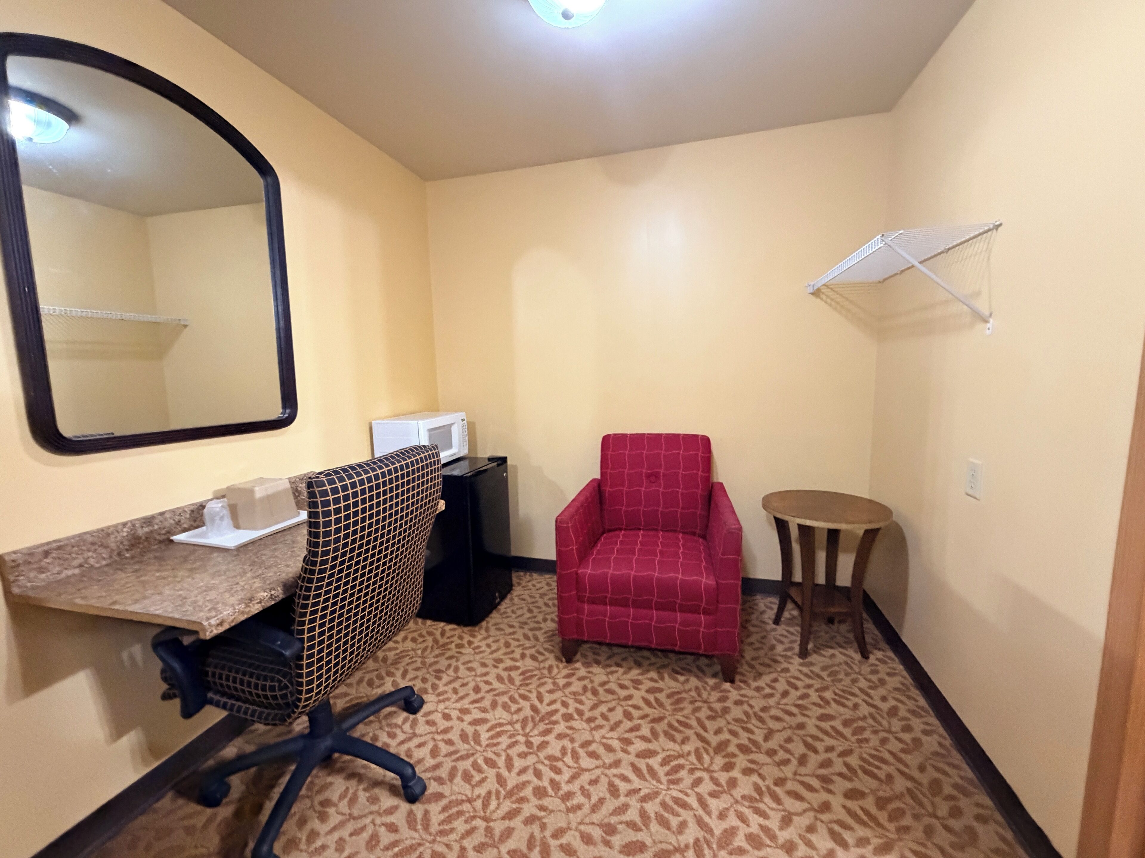 Iron/ironing board, free WiFi, bed sheets