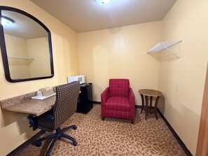 Iron/ironing board, free WiFi, bed sheets