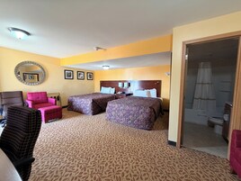 Habitación, 2 camas dobles, accesible para personas con discapacidad, no fumadores | Tabla de planchar con plancha, wifi gratis, ropa de cama