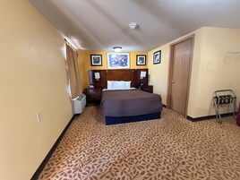 Ferros/tábuas de passar roupa, Wi-Fi de cortesia, roupa de cama