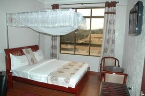 Desk, free cribs/infant beds, rollaway beds, free WiFi - Premier Palace Hotel (Arusha)
