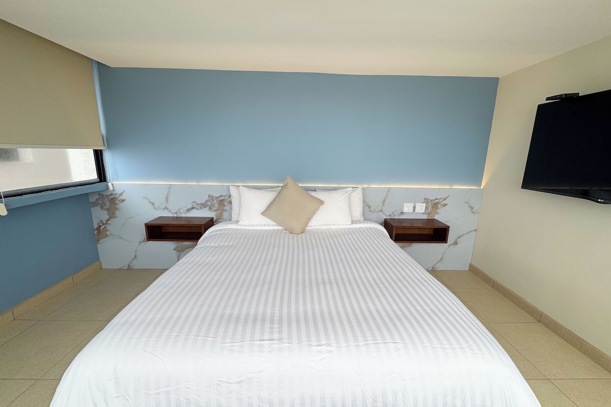 Comfort Room | 1 bedroom, hypo-allergenic bedding, desk, blackout curtains