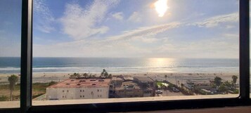 套房, 海洋景观 | 防过敏的被褥、办公桌、遮光窗帘、熨斗/熨板