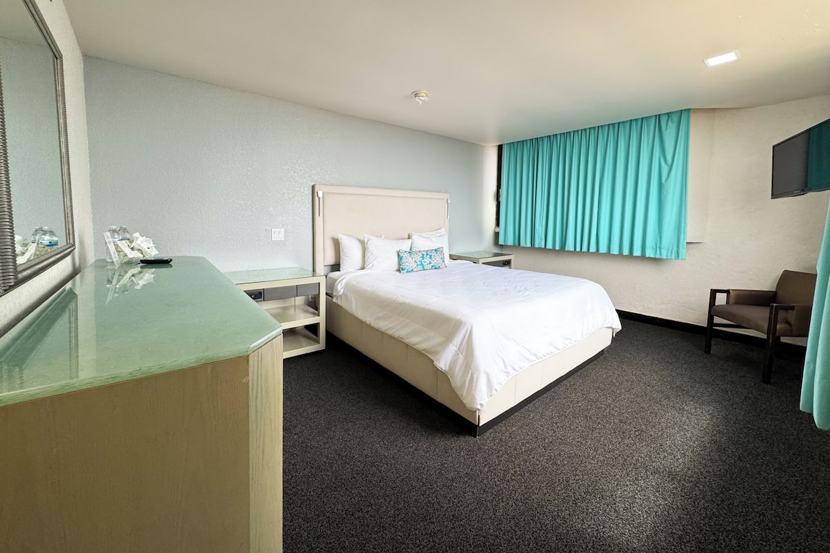 Hypo-allergenic bedding available, desk, blackout drapes
