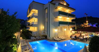 Amaris Apartments