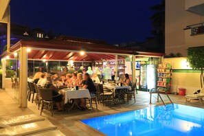 Breakfast, lunch and dinner served - Amaris Apartments (Marmaris)