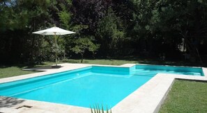 Piscine extérieure en saison