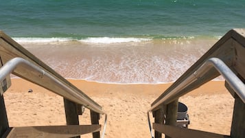 Accommodatie ligt op het strand, 6 strandbars