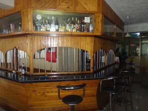 Bar (on property) - Midway Hotel (Arusha)