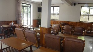 Lobby lounge - Midway Hotel (Arusha)