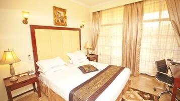 Minibar, in-room safe, desk, iron/ironing board